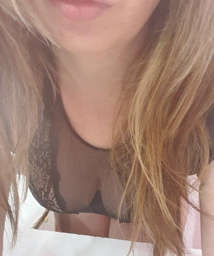Anastasia, the All natural Australian beauty