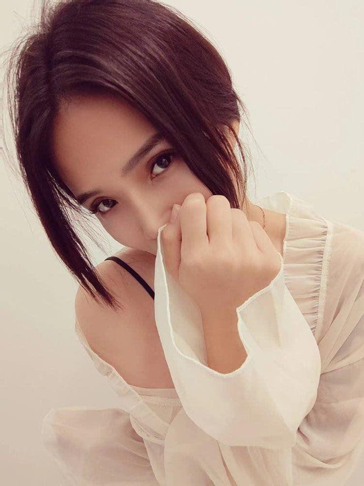 Queenie, Young Petite University Student Girl