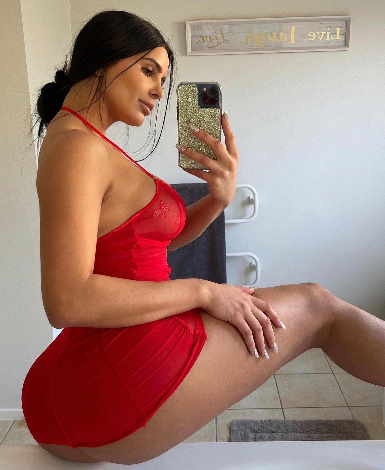 HMU if you’re down to fuck ... Ask for my rates